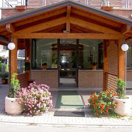Hotel La Maddalena Quattro Castella Экстерьер фото