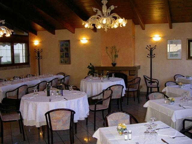 Hotel La Maddalena Quattro Castella Экстерьер фото